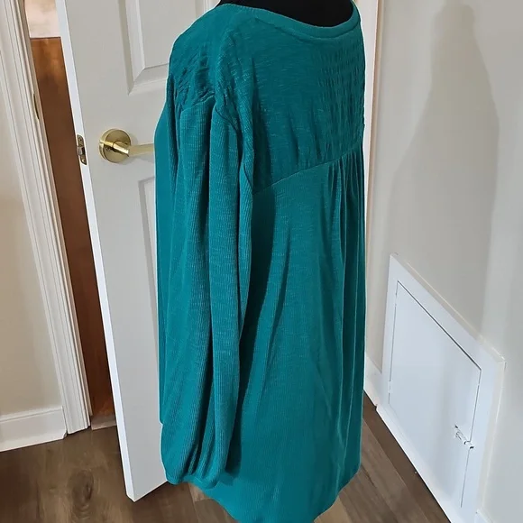 Top - Picture 7 of 16